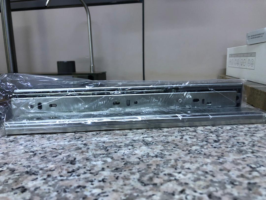 Glissière poussoire