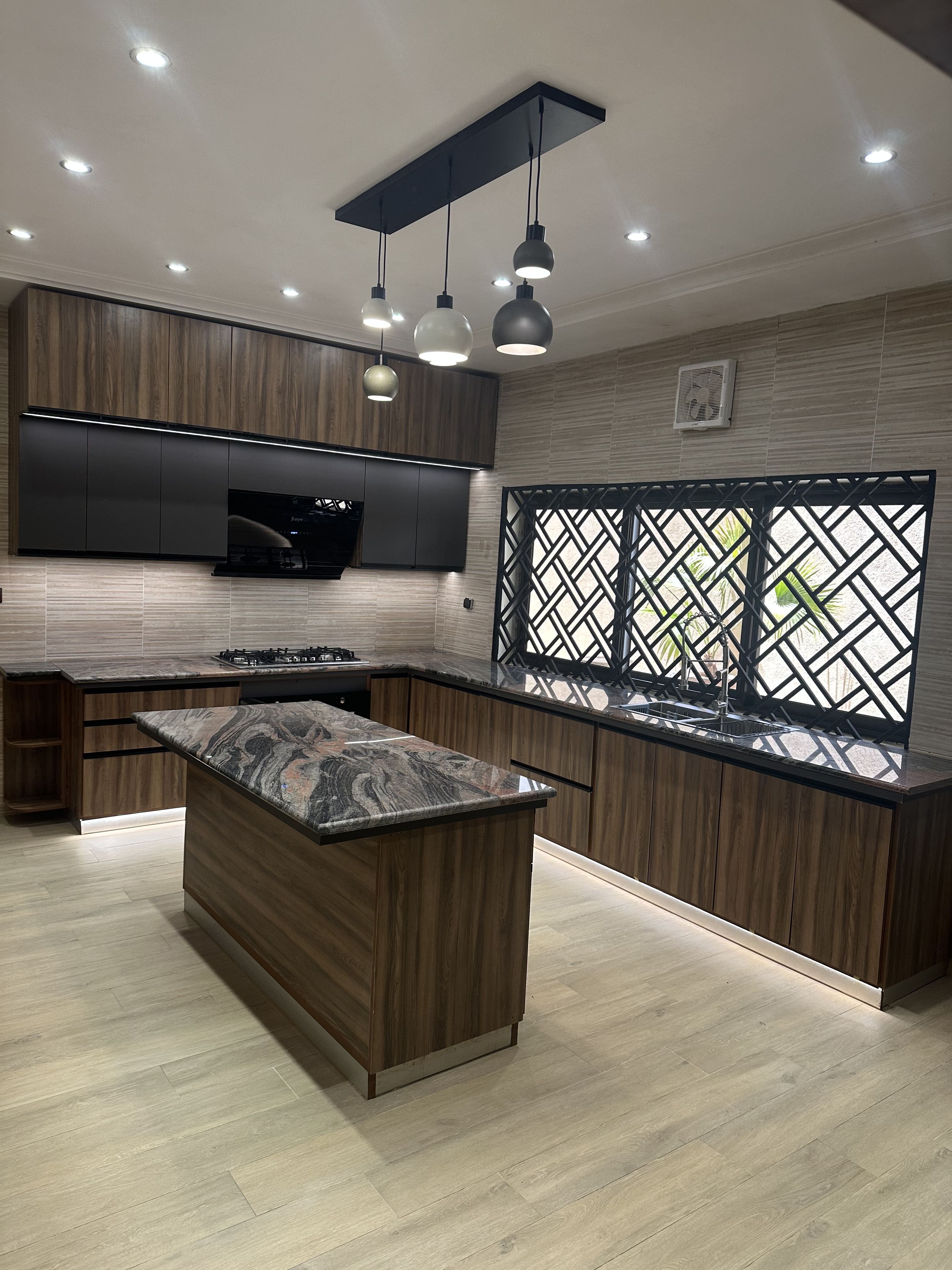 Cuisine placage noyer + îlot