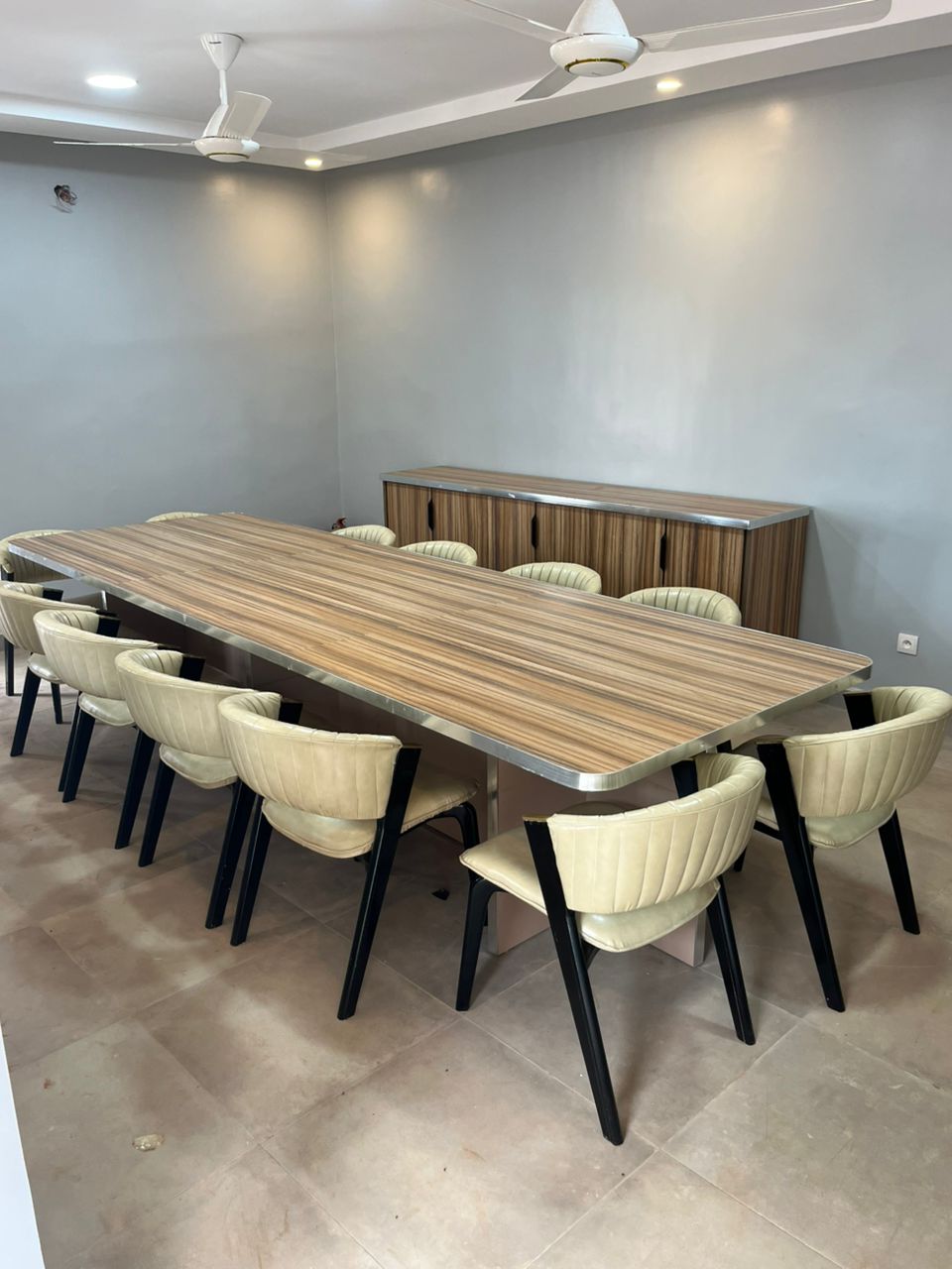 Table à Manger Modèle 12